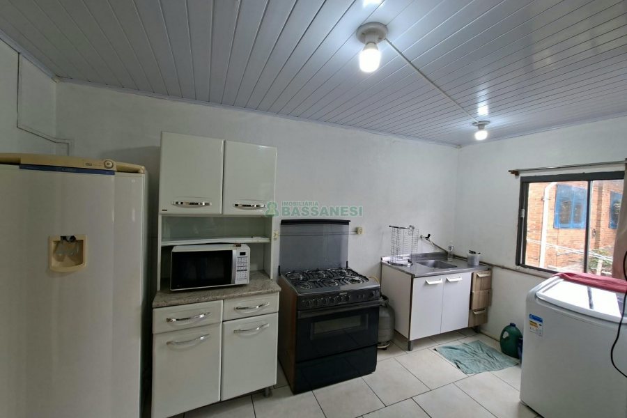 Casa com 40m², 2 dormitórios, no bairro Pio X em Caxias do Sul para Alugar