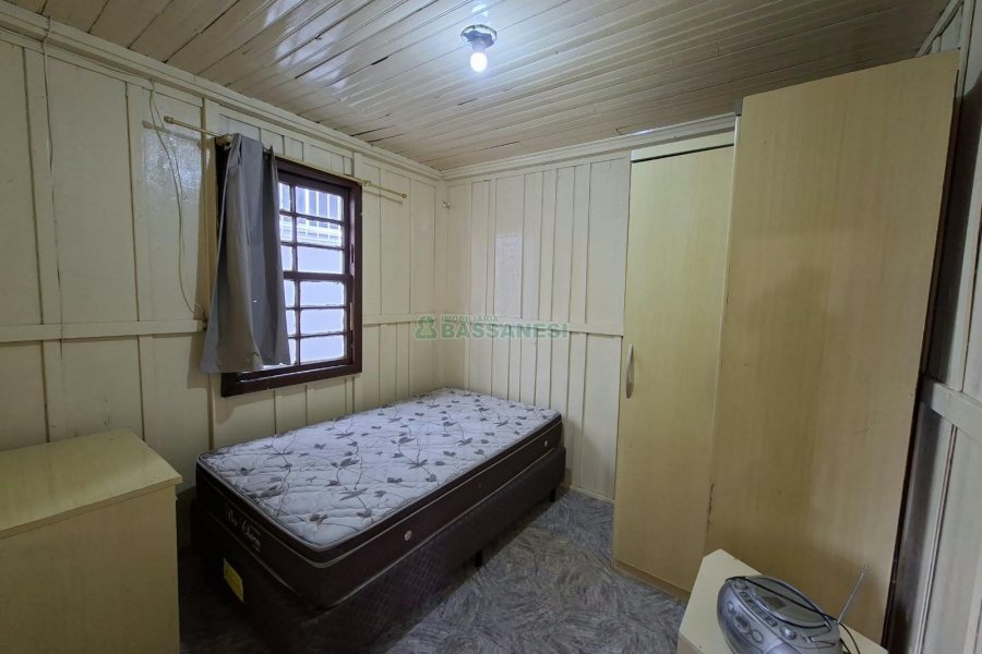 Casa com 40m², 2 dormitórios, no bairro Pio X em Caxias do Sul para Alugar