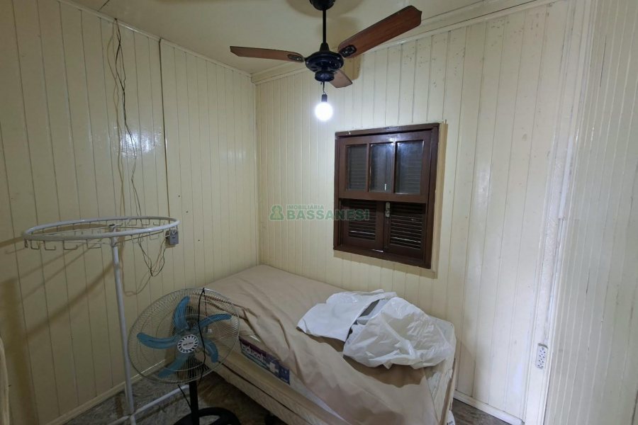 Casa com 40m², 2 dormitórios, no bairro Pio X em Caxias do Sul para Alugar
