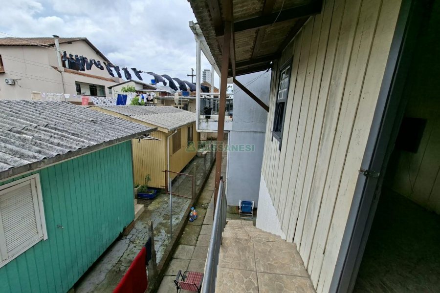 Casa com 40m², 2 dormitórios, no bairro Pio X em Caxias do Sul para Alugar