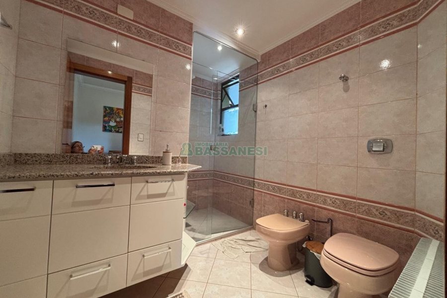 Apartamento com 108m², 2 dormitórios, 1 vaga, no bairro São Pelegrino em Caxias do Sul para Alugar
