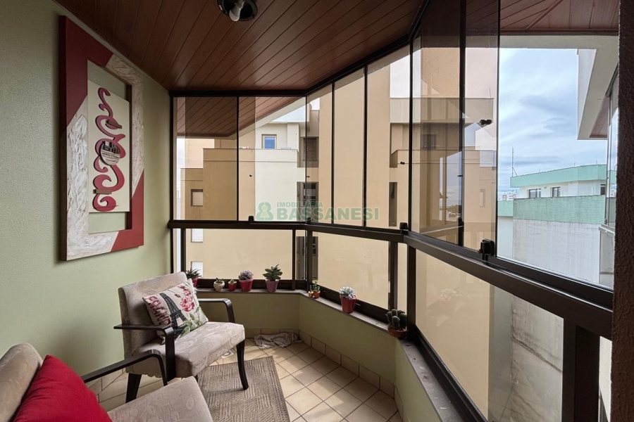 Apartamento com 108m², 2 dormitórios, 1 vaga, no bairro São Pelegrino em Caxias do Sul para Alugar