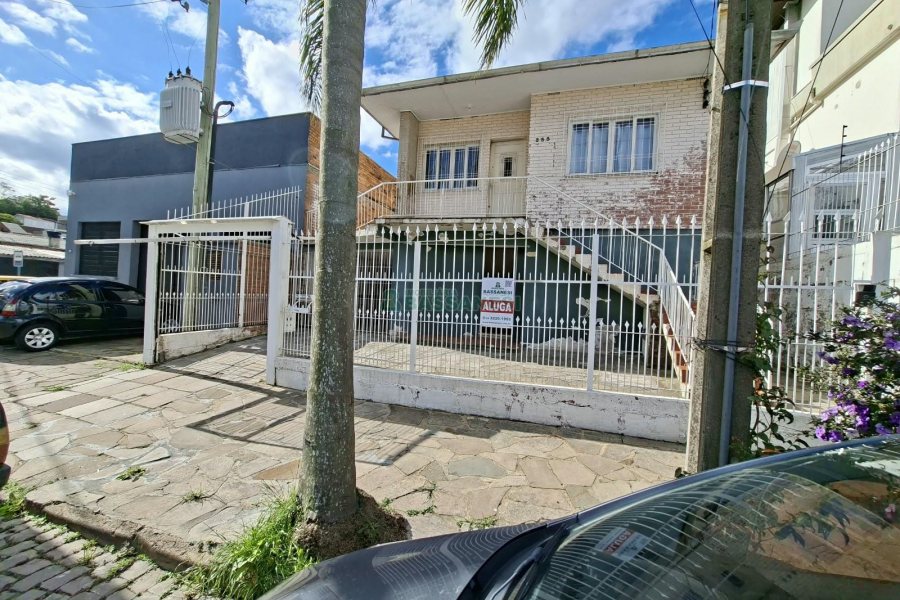 Casa com 56m², 3 dormitórios, 1 vaga, no bairro Cristo Redentor em Caxias do Sul para Alugar