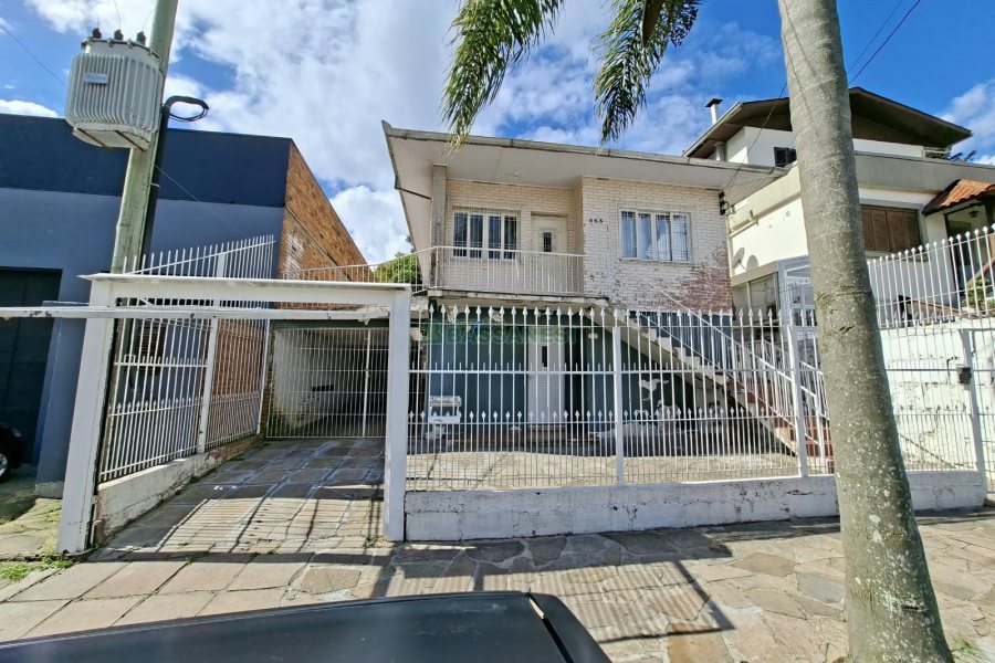 Casa com 56m², 3 dormitórios, 1 vaga, no bairro Cristo Redentor em Caxias do Sul para Alugar