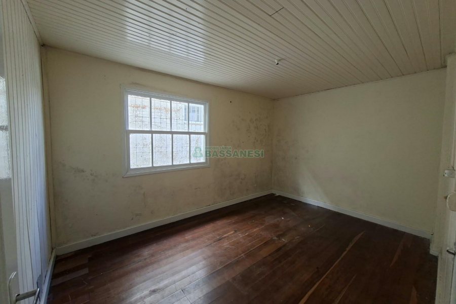 Casa com 56m², 3 dormitórios, 1 vaga, no bairro Cristo Redentor em Caxias do Sul para Alugar