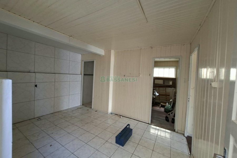 Casa com 56m², 3 dormitórios, 1 vaga, no bairro Cristo Redentor em Caxias do Sul para Alugar