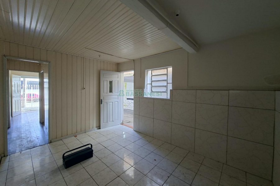 Casa com 56m², 3 dormitórios, 1 vaga, no bairro Cristo Redentor em Caxias do Sul para Alugar