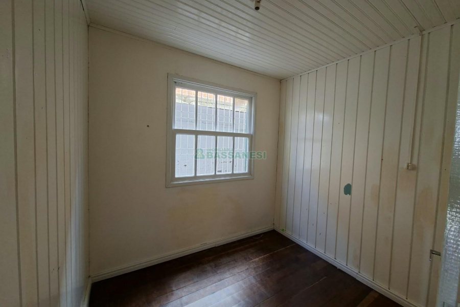 Casa com 56m², 3 dormitórios, 1 vaga, no bairro Cristo Redentor em Caxias do Sul para Alugar
