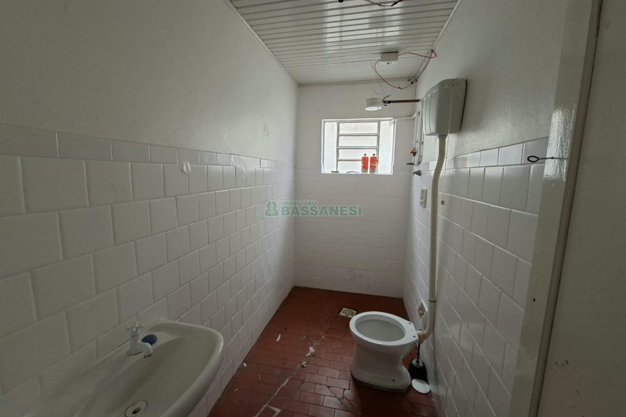 Casa com 56m², 3 dormitórios, 1 vaga, no bairro Cristo Redentor em Caxias do Sul para Alugar