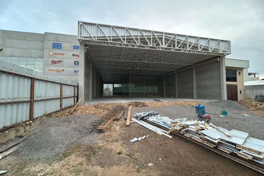 Loja com 700m², no bairro São José em Caxias do Sul para Alugar