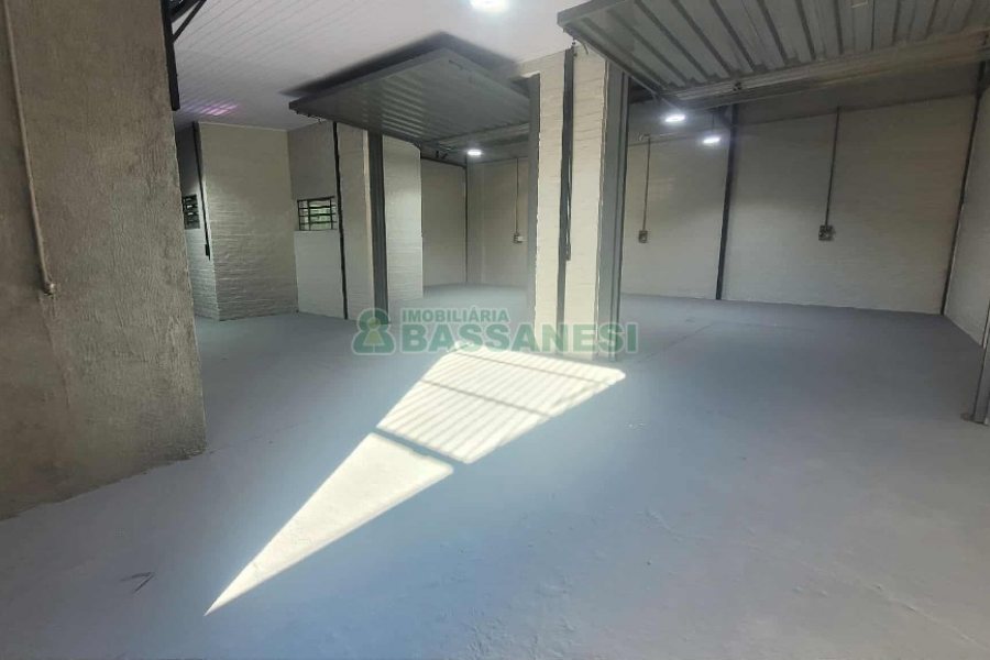 Pavilhão com 180m², 1 vaga, no bairro São José em Caxias do Sul para Alugar