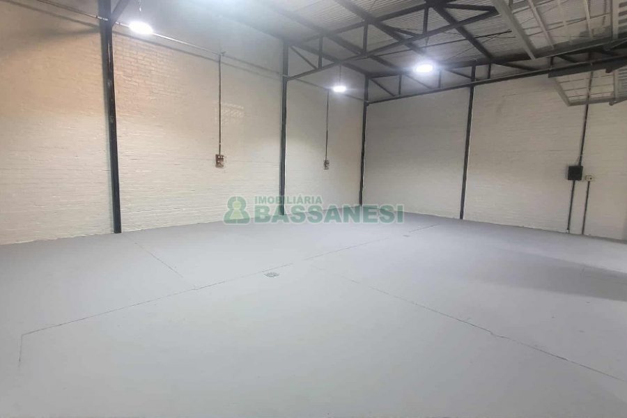 Pavilhão com 180m², 1 vaga, no bairro São José em Caxias do Sul para Alugar