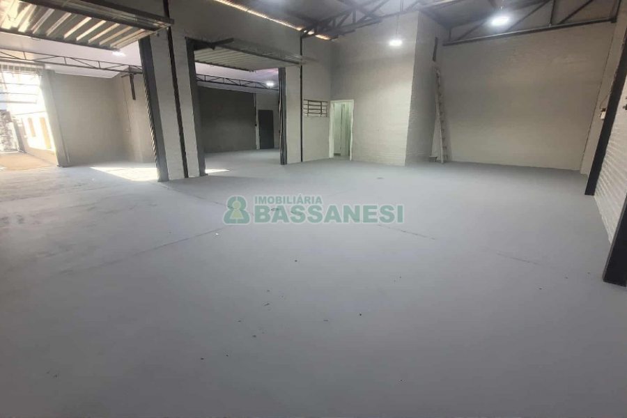 Pavilhão com 180m², 1 vaga, no bairro São José em Caxias do Sul para Alugar