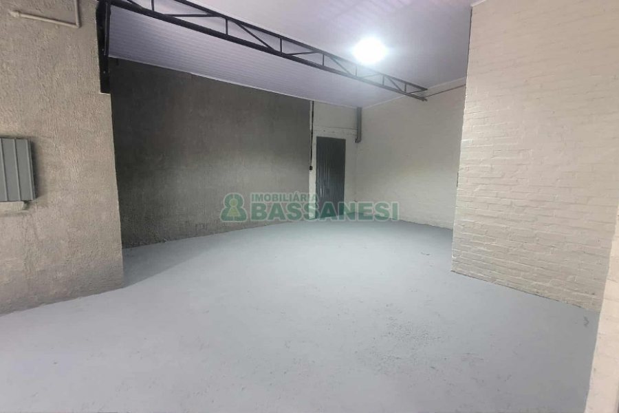 Pavilhão com 180m², 1 vaga, no bairro São José em Caxias do Sul para Alugar