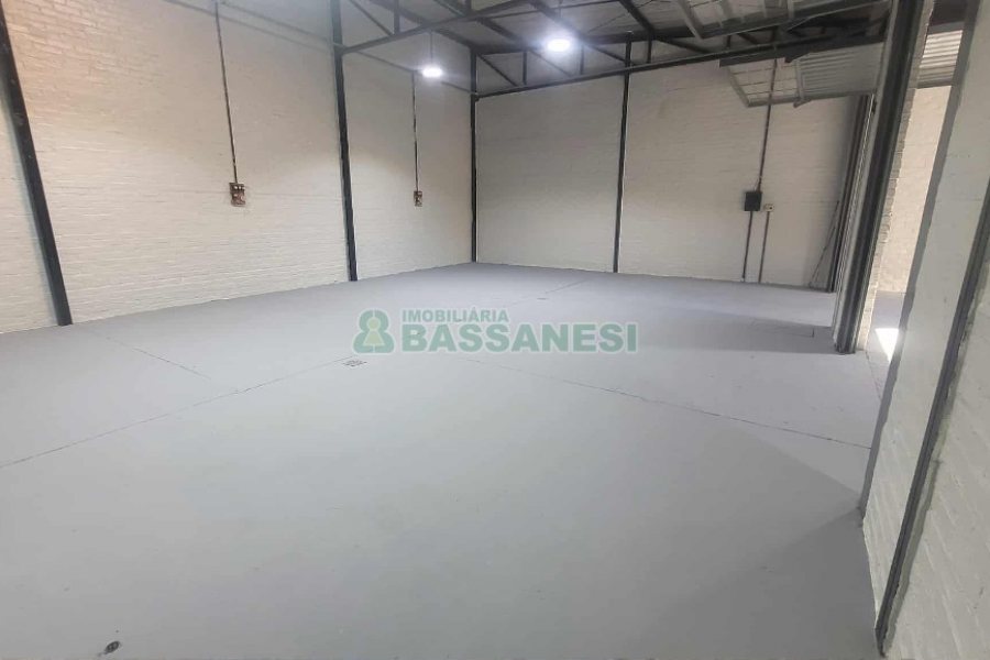 Pavilhão com 180m², 1 vaga, no bairro São José em Caxias do Sul para Alugar