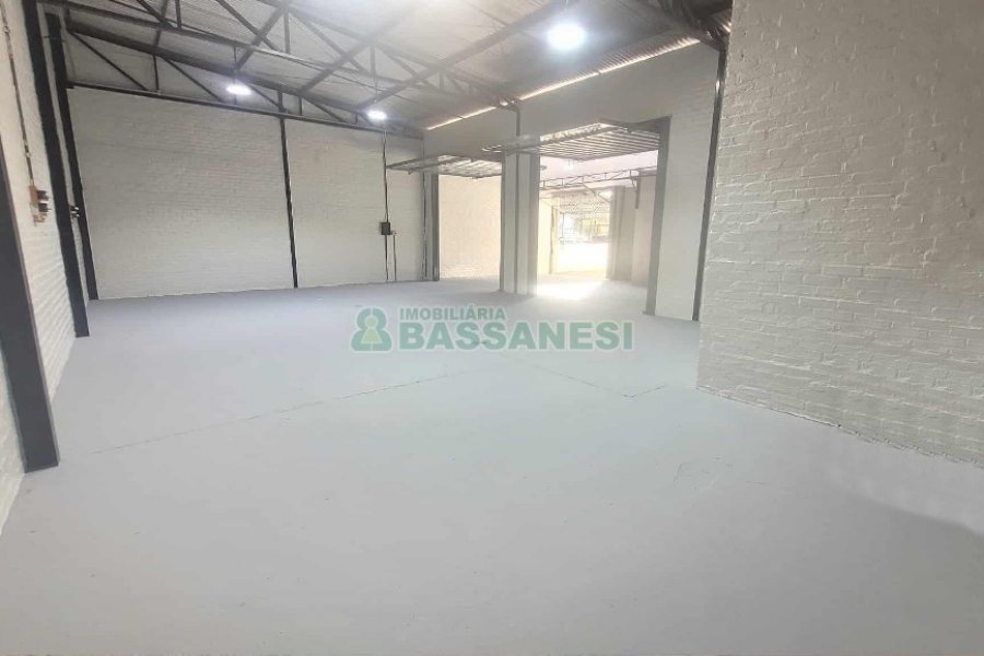 Pavilhão com 180m², 1 vaga, no bairro São José em Caxias do Sul para Alugar