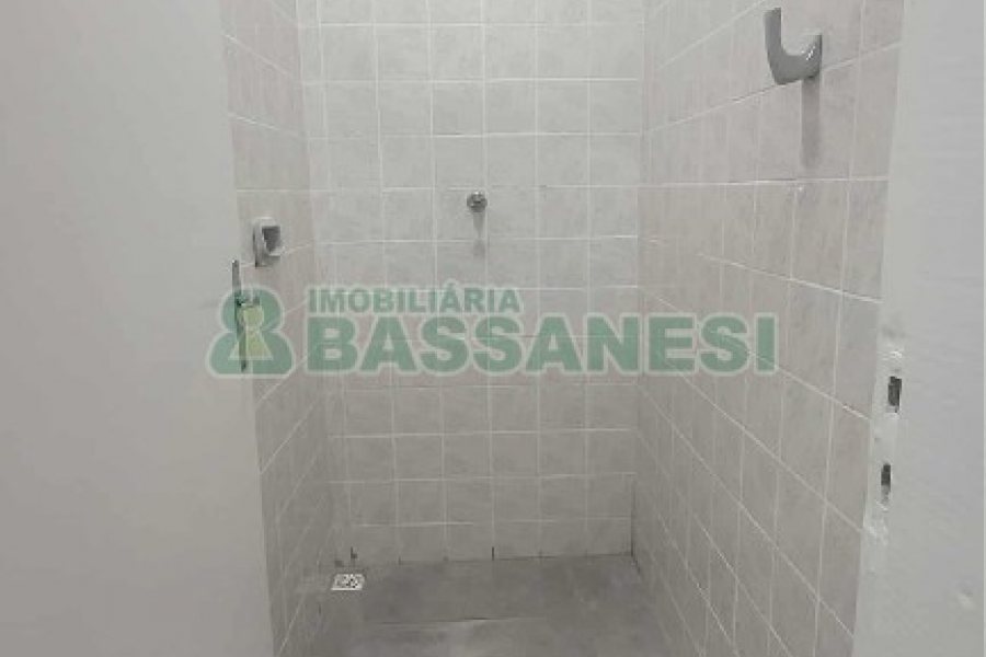 Pavilhão com 180m², 1 vaga, no bairro São José em Caxias do Sul para Alugar