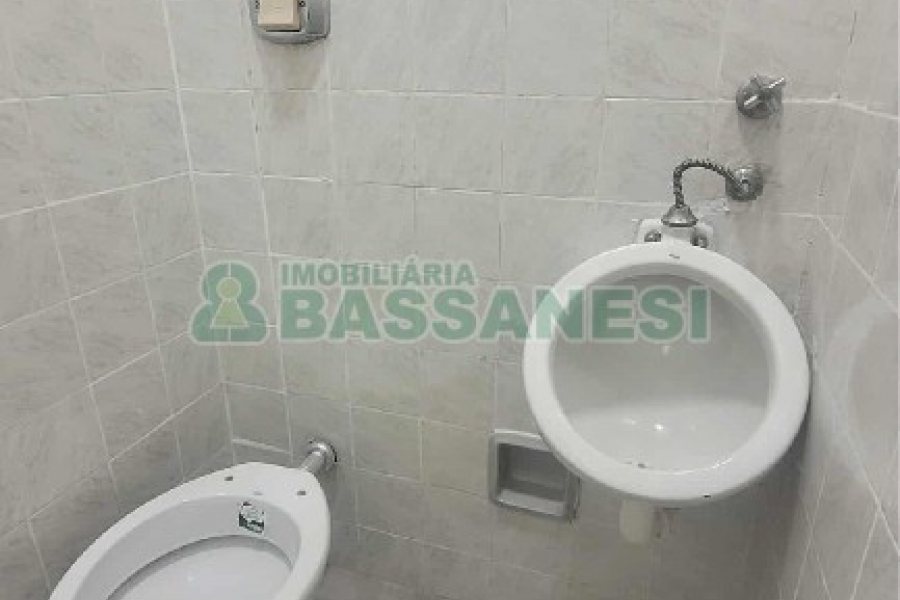 Pavilhão com 180m², 1 vaga, no bairro São José em Caxias do Sul para Alugar