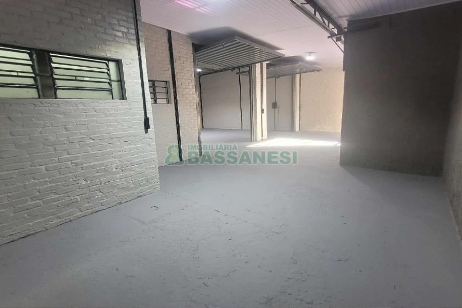 Pavilhão com 180m², 1 vaga, no bairro São José em Caxias do Sul para Alugar