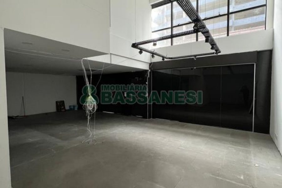 Loja com 200m², no bairro Cinqüentenário em Caxias do Sul para Alugar