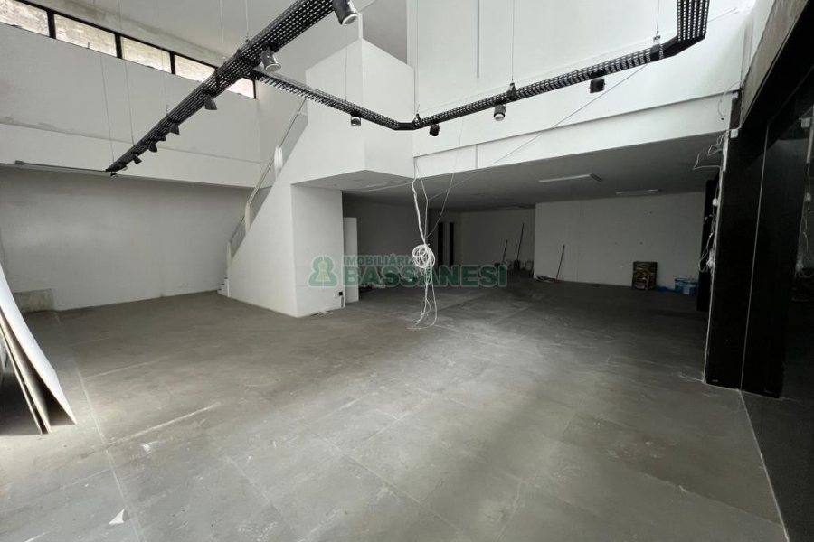 Loja com 200m², no bairro Cinqüentenário em Caxias do Sul para Alugar