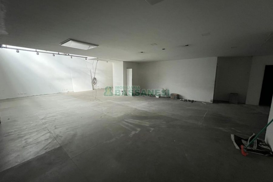 Loja com 200m², no bairro Cinqüentenário em Caxias do Sul para Alugar