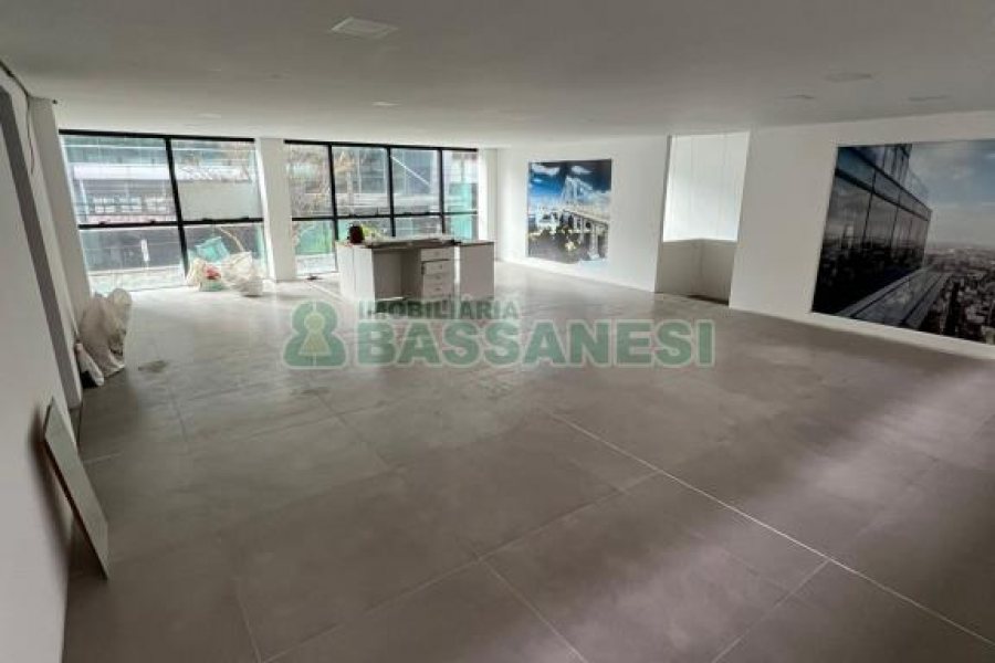 Loja com 200m², no bairro Cinqüentenário em Caxias do Sul para Alugar