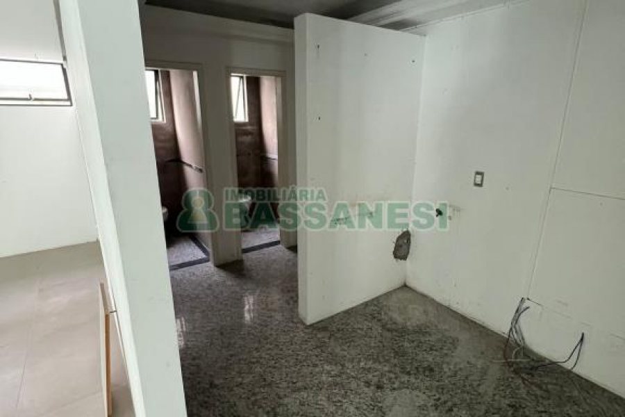 Loja com 200m², no bairro Cinqüentenário em Caxias do Sul para Alugar