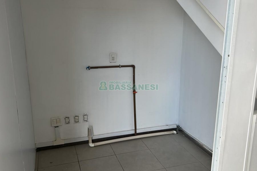 Loja com 89m², no bairro Kayser em Caxias do Sul para Alugar