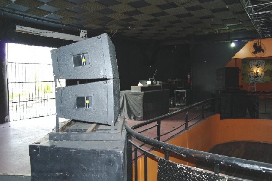 Predio com 1296m², 3 dormitórios, no bairro De Lazzer em Caxias do Sul para Comprar