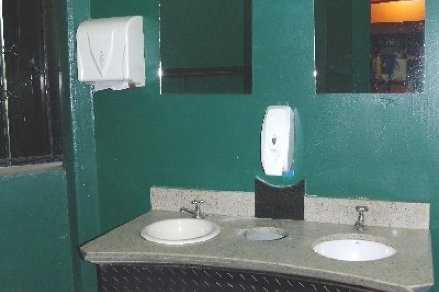 Predio com 1296m², 3 dormitórios, no bairro De Lazzer em Caxias do Sul para Comprar