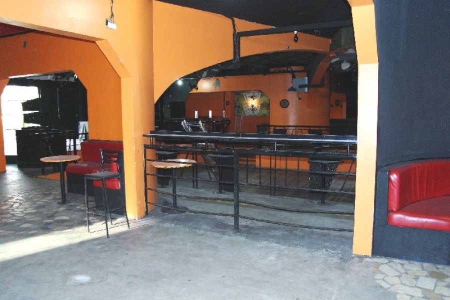 Predio com 1296m², 3 dormitórios, no bairro De Lazzer em Caxias do Sul para Comprar