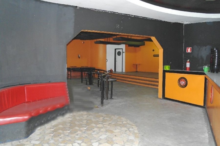 Predio com 1296m², 3 dormitórios, no bairro De Lazzer em Caxias do Sul para Comprar