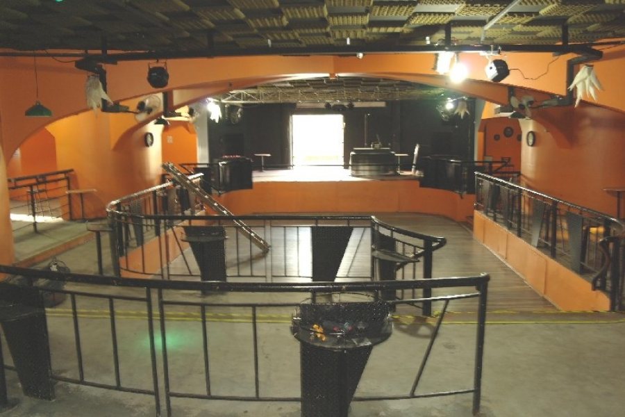 Predio com 1296m², 3 dormitórios, no bairro De Lazzer em Caxias do Sul para Comprar