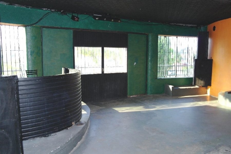 Predio com 1296m², 3 dormitórios, no bairro De Lazzer em Caxias do Sul para Comprar