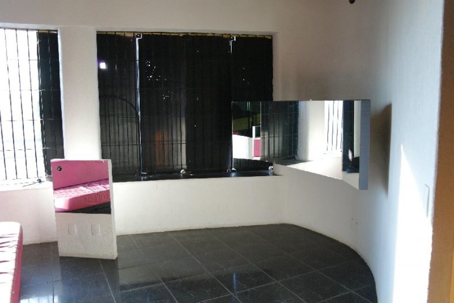 Predio com 1296m², 3 dormitórios, no bairro De Lazzer em Caxias do Sul para Comprar