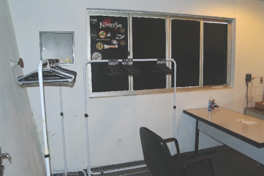 Predio com 1296m², 3 dormitórios, no bairro De Lazzer em Caxias do Sul para Comprar