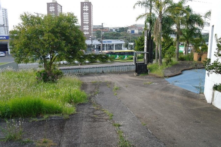 Predio com 1296m², 3 dormitórios, no bairro De Lazzer em Caxias do Sul para Comprar