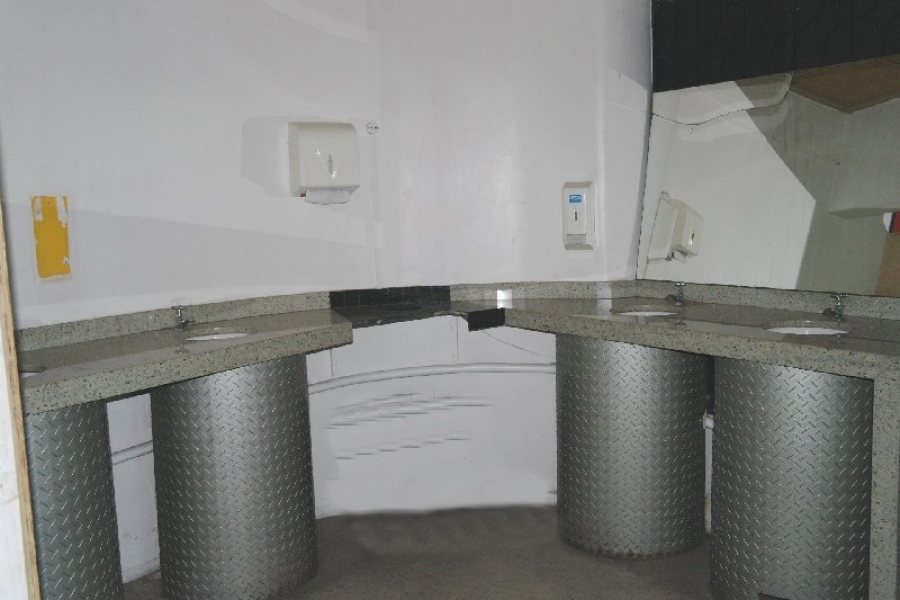 Predio com 1296m², 3 dormitórios, no bairro De Lazzer em Caxias do Sul para Comprar