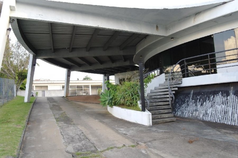 Predio com 1296m², 3 dormitórios, no bairro De Lazzer em Caxias do Sul para Comprar