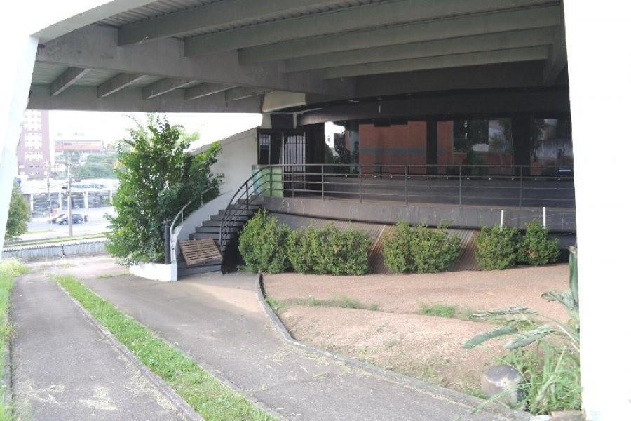 Predio com 1296m², 3 dormitórios, no bairro De Lazzer em Caxias do Sul para Comprar