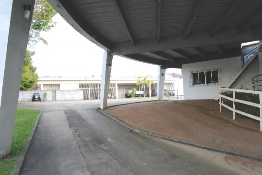 Predio com 1296m², 3 dormitórios, no bairro De Lazzer em Caxias do Sul para Comprar