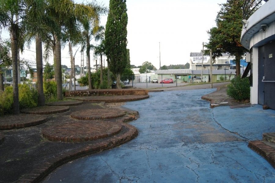 Predio com 1296m², 3 dormitórios, no bairro De Lazzer em Caxias do Sul para Comprar