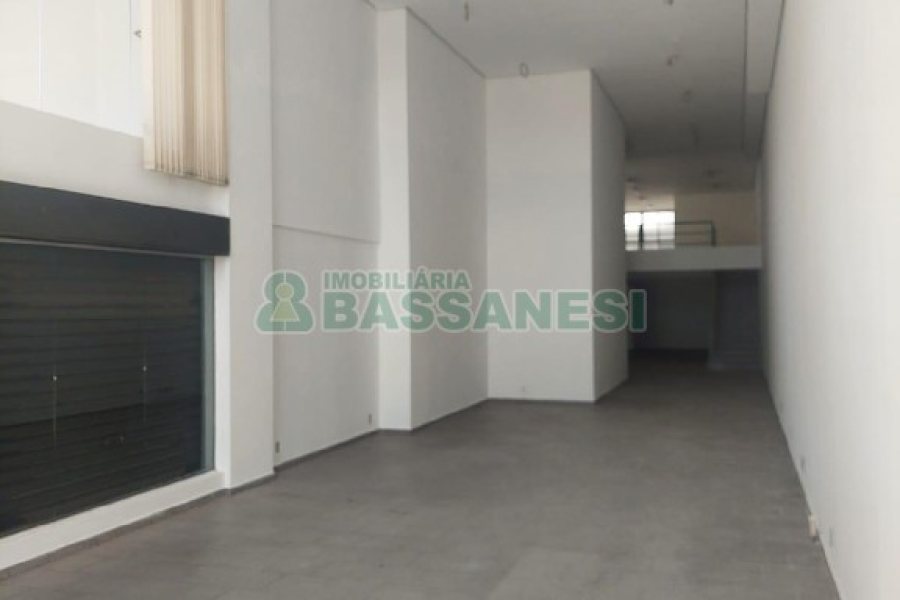Loja com 376m², no bairro Centro em Caxias do Sul para Alugar