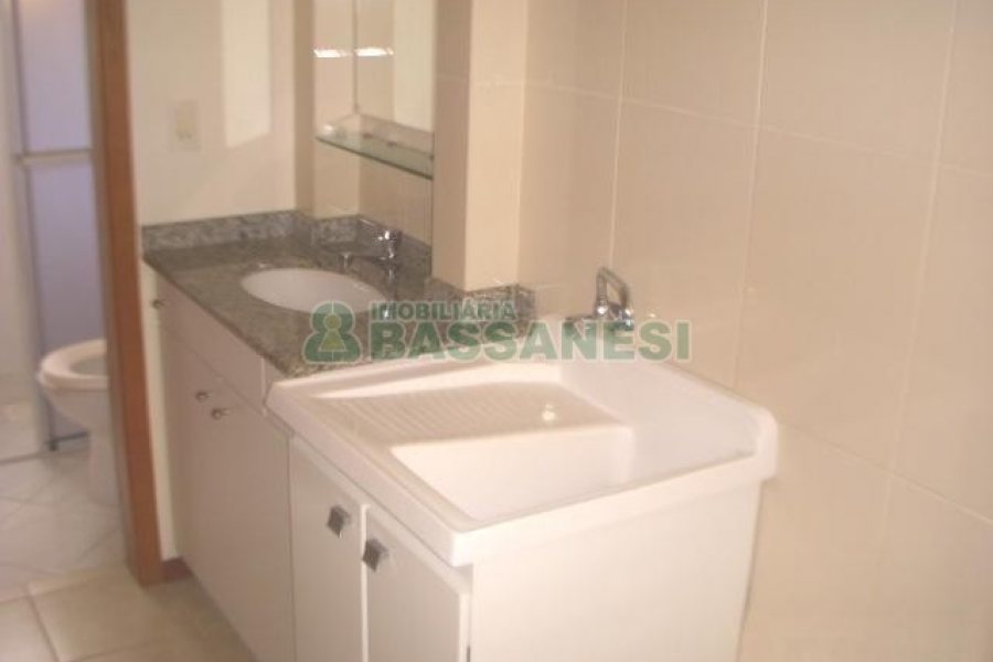 Apartamento com 50m², 1 dormitório, 1 vaga, no bairro Petrópolis em Caxias do Sul para Alugar