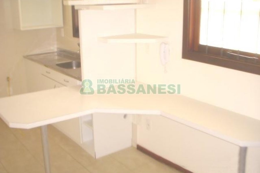 Apartamento com 50m², 1 dormitório, 1 vaga, no bairro Petrópolis em Caxias do Sul para Alugar