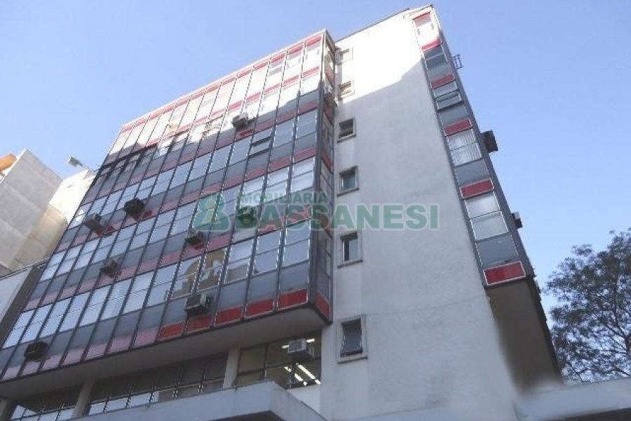 Sala com 80m², no bairro Centro em Caxias do Sul para Alugar ou Comprar