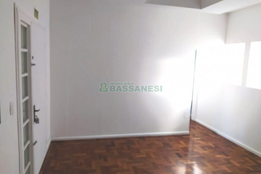 Sala com 80m², no bairro Centro em Caxias do Sul para Alugar ou Comprar
