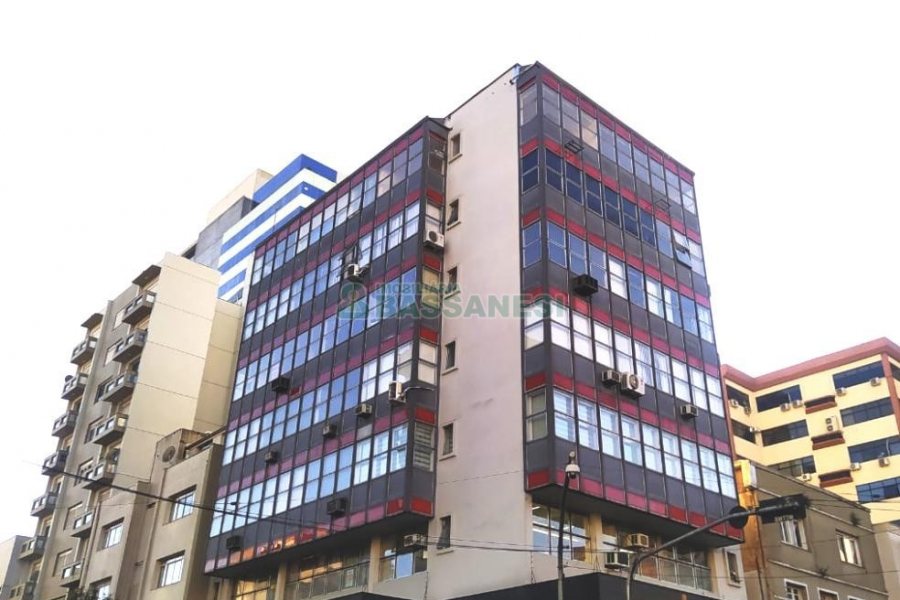 Sala com 80m², no bairro Centro em Caxias do Sul para Alugar ou Comprar