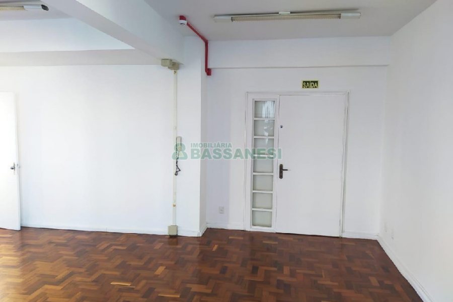 Sala com 80m², no bairro Centro em Caxias do Sul para Alugar ou Comprar